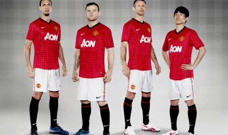 Kostum Manchester United musim 2012/2013.