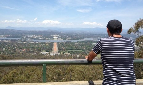  Kota Canberra dilihat dari ketinggian Mount Ainslie.