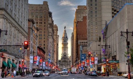 Kota Philadelphia. Sejak pertengahan Maret lalu hingga akhir April lalu, sebagian besar pusat saluran air limbah di Philadelphia mengalami penyumbatan akibat limbah masker wajah, sarung tangan, dan tisu basah.  