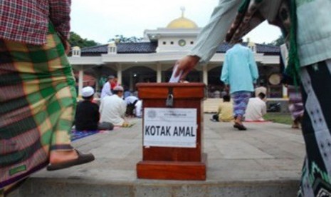 Kotak amal Masjid (ilustrasi)