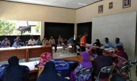 KPPD DIY melakukan pendataan wajib pajak kendaraan di Kecamatan Lendah.