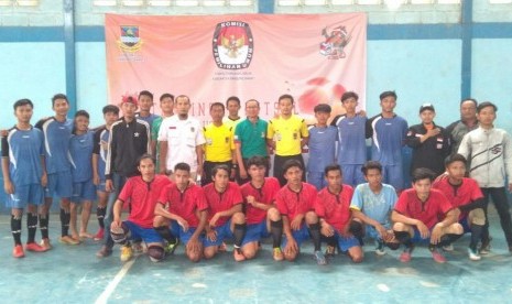 KPU Kabupaten Bandung Barat menyosialisasikan Pilkada Serentak melalui ajang kompetisi futsal. 