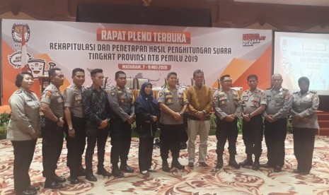 KPU NTB menyelesaikan rapat pleno terbuka rekapitulasi dan penetapan hasil penghitungan suara tingkat Provinsi NTB di Hotel Lombok Raya, Kota Mataram, NTB, Senin (13/5).