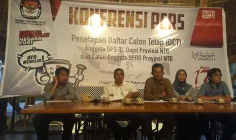 KPUD NTB menggelar jumpa pers terkait penetapan daftar calon tetap (DCT) anggota DPD dan DPRD NTB di Resto Dapur Sasak, Jalan Udayana, Kota Mataram, NTB, Kamis (20/9).