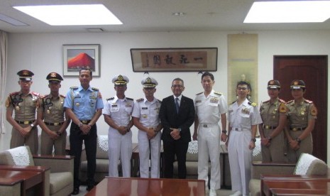 KRI Bima Suci tiba di Pelabuhan Militer Angkatan Laut Jepang (JMSDF) Hanshin Base, Kobe, Jumat (23/8) siang waktu setempat.