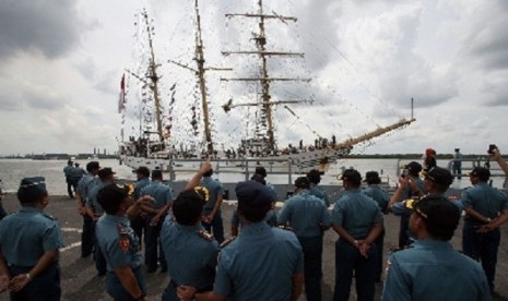 KRI Dewaruci berlabuh di Medan