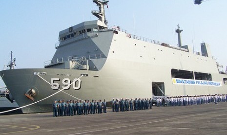 KRI Makassar 590