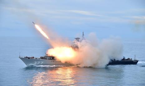 KRI Sutanto (377) menembakkan rudal Latihan Geladi Tugas Tempur (Gelagaspur) Tingkat-3 di kawasan Laut Natuna. (ilustrasi)