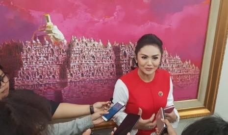 Krisdayanti maju sebagai Bacaleg PDIP untuk Dapil V Malang Raya.