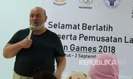 Kristov Martens, Pelatih bridge dunia asal Polandia sedang melatih atlit bridge Indonesia untuk Asian Games 2018.  Kehadiran Kristov diharapkan mampu mengantar Bridge meraih dua emas di Asian Games 2018.  