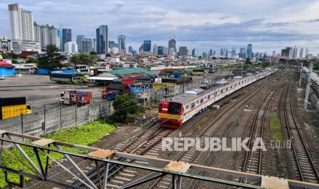 Institute for Development of Economic and Finance (Indef) memproyeksikan, pertumbuhan ekonomi Indonesia pada tahun depan hanya tumbuh di level tiga persen. Prediksi ini di bawah proyeksi pemerintah dalam Postur APBN 2021, yakni lima persen.