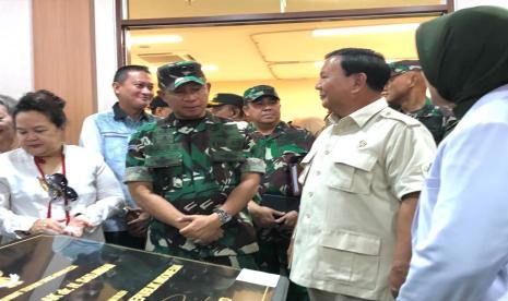 KSAD Jenderal Agus Subiyanto saat mendampingi Menhan Prabowo Subianto meresmikan Rumah Sakit Tingkat III Salak dr Sadjiman Bogor, Jawa Barat, Rabu (1/11/2023).    