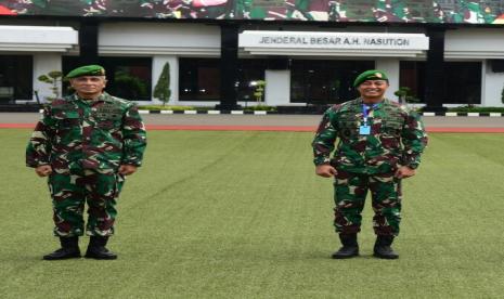 KSAD Jenderal Andika Perkasa (kanan) bersama Koorsahli KSAD Letjen R Wisnoe Prasetja Boedi.