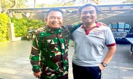 KSAD Jenderal Dudung Abdurachman dan anggota Komisi I DPR Effendi Simbolon.