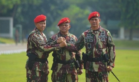 KSAD  Jenderal Gatot Nurmatyo (tengah).