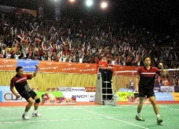 kspresi pemain bulutangkis ganda putra Indonesia Hendra Setiawan/ Markis Kido usai mengalahkan pasangan ganda Malaysia Mak Hee Chun/ Ong Soon Hock, Selasa (15/11/2011)