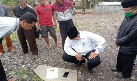 KUA Ciomas memberikan layanan Kalibrasi Arah Kiblat kepada masyarakat. Dalam melaksanakan layanan ini, KUA Ciomas melibatkan tokoh masyarakat sebagai saksi.