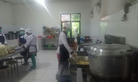 Kualitas pelayanan katering haji menjadi perhatian serius Panitia Penyelenggara Ibadah Haji (PPIH) embarkasi Palembang. Pada musim haji 2018 pelayanan katering untuk kebutuhan makanan dan minuman ditangani perusahan katering CV Afzarki Permata Abadi sebagai pemenang lelang.