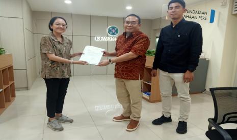 Kuasa hukum Andi Syamsuddin Arsyad, Junaidi Tirtanata melaporkan Majalah Berita Tempo (MBM) edisi 14-20 Agustus 2023 ke Dewan Pers pada Selasa (22/8/2023).