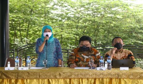 Kuasa hukum dan perwakilan sekolah SPI memberikan keterangan pers di Kota Batu, Kamis (10/6).