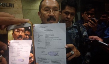 Kuasa hukum Setya Novanto, Fredrich Yunadi, melaporkan empat orang KPK ke Bareskrim Polri, Jumat (10/11) malam