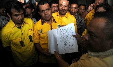 Kubu Golkar Agung Laksono mendaftarkan kepengurusan hasil Munas Golkar Jakarta ke Kemenkum HAM, Rabu (4/3).