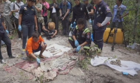 Kuburan massal di Thailand Selatan dimana yang menjadi korban adalah pengungsi Muslim Rohingya.