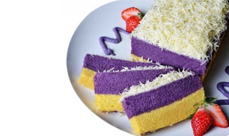 Kue lapis berbahan baku talas bogor.