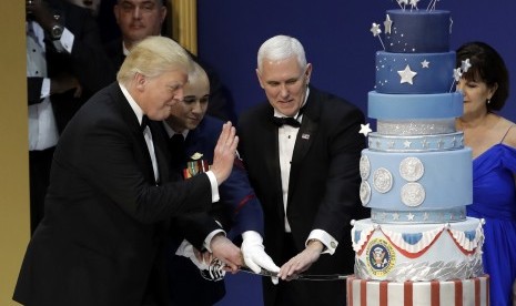 Kue pelantikan Donald Trump.