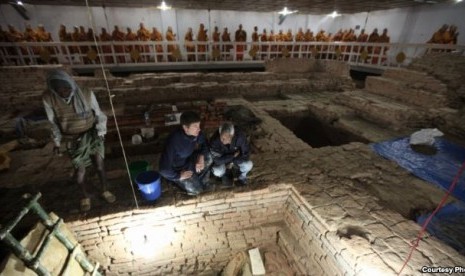 Kuil Buddha tertua di dunia ditemukan, di Lumbini, Nepal. Peneliti memperkirakan usianya mencapai 300 tahun