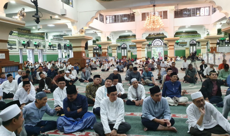 Kuliah subuh suprarasional di Masjid Agung Al Azhar,  Kebayoran Baru, Sabtu (2/11). 