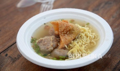 Kuliner bakso kuah.