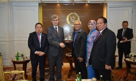  Kunjungan Duta Besar Portugal untuk Indonesia, Rui Fernando Suceno Do Carmo, di Gedung DPR RI, Senayan, Jakarta, Senin (27/3).