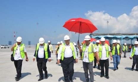  Kunjungan kerja Komisi V DPR ke Pelabuhan Belawan untuk meninjau secara langsung kondisi fasilitas sarana dan prasarana di Pelabuhan Belawan, Kamis (11/7/2019).