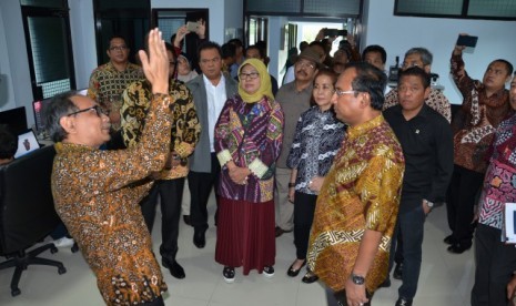  Kunjungan Kerja Komisi VII DPR RI ke Stasiun Bumi Penginderaan Jauh LAPAN Parepare, Sulawesi Selatan, Selasa (27/3). 