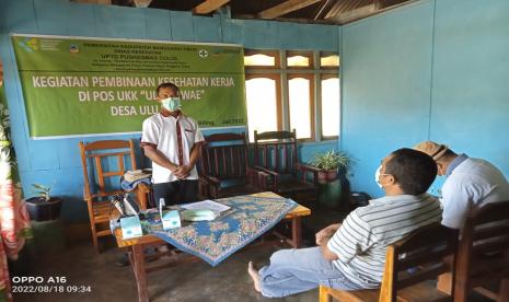 Kunjungan kesehatan tim Puskesmas Colol, Manggarai Timur, NTT, ke warga. 