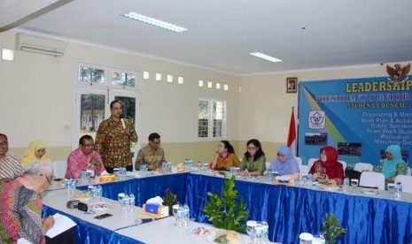 Kunjungan Komisi X ke SMP Presiden di Bekasi untuk meninjau kesiapan UNBK.