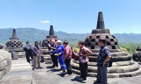 Kunjungan lapangan para ahli dan stakeholders ke Candi Borobudur. Taman Wisata Candi Borobudur siap menerima lonjakan pengunjung saat libur lebaran.