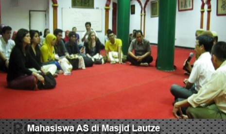 Kunjungan Mahasiswa AS di Masjid Lautze, Pasar Baru, Jakarta