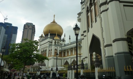 Kunjungan Muhibah Kedatuan Luwu Sulawesi Selatan ke Istana Kampong Glam Singapura.   (Republika/Andi Nur Aminah)