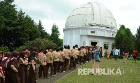  Kunjungan para pelajar saat Open House di Observatorium Bosscha, Lembang, Kabupaten Bandung Barat. (Republika/Edi Yusuf)