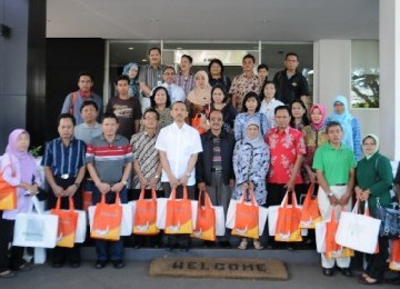 Kunjungan Rombongan Dinas Kesehatan Kota dan Kabupaten Provinsi Jawa Tengah ke Bio Farma di Bandung, Kamis (22/3)