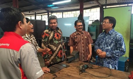 Kunjungan spesifik Komisi X DPR ke SMK di Bandung.