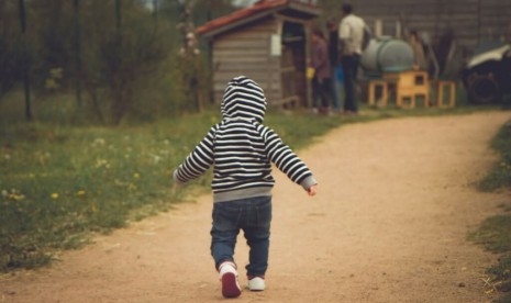 Kurang lebih 50 persen tumbuh kembang anak ditentukan pada dua tahun pertama kehidupan. Karenanya pemantauan perlu dilakukan sejak awal.