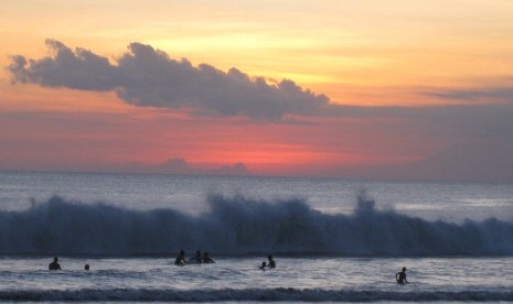  Kuta Beach, Bali (illustration)