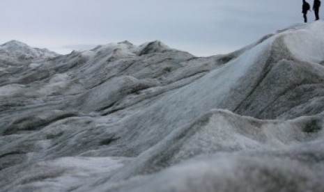 Lapisan es Greenland yang mencair dengan cepat pada akhirnya akan menaikkan permukaan laut global setidaknya 27 sentimeter. Ilustrasi.