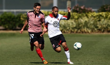 Kyle Porter (kanan) dalam sebuah laga persahabatan DC United.