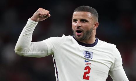 Kyle Walker dari Inggris merayakan setelah semifinal UEFA EURO 2020 antara Inggris dan Denmark di London, Inggris, 07 Juli 2021.