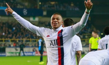 Penyerang PSG Kylian Mbappe dinilai sebagai sosok yang pas menggantikan Cristiano Ronaldo di Real Madrid.