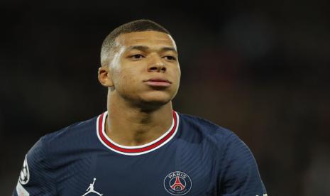 Kylian Mbappe dari Paris Saint Germain bereaksi selama pertandingan sepak bola grup A Liga Champions UEFA antara PSG dan Manchester City di stadion Parc des Princes di Paris, Prancis, 28 September 2021. 